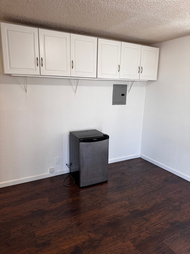 Foto del edificio - 8557 Juniper Ave