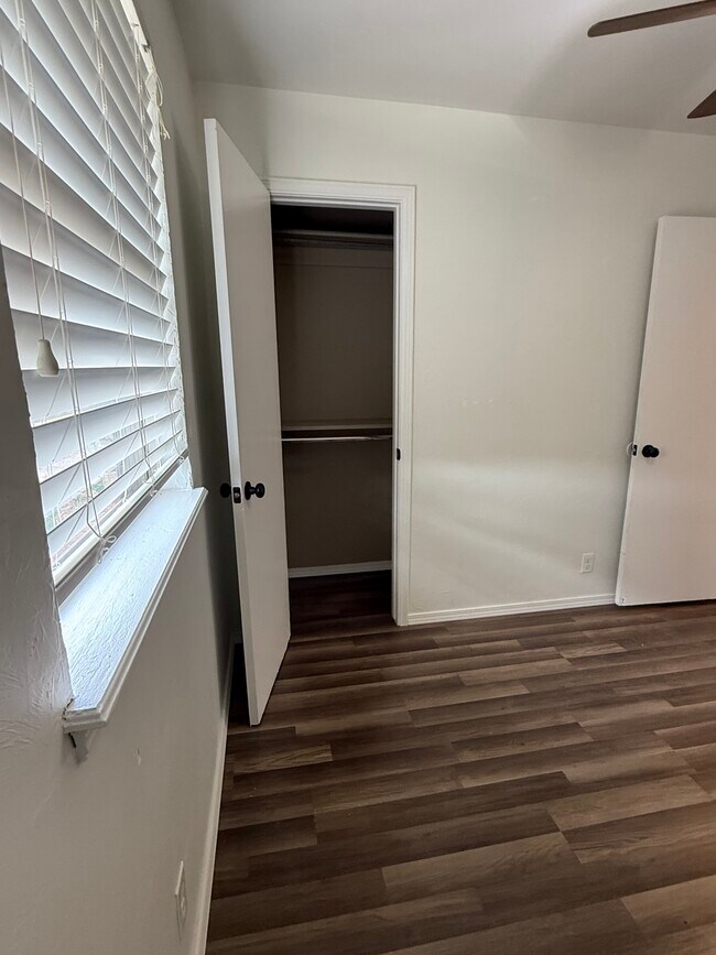 Foto del edificio - 613 S Meadow Ln