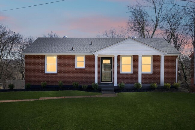 Foto del edificio - Prime East Nashville Rental | 3BR Home Minutes to Downtown & Greenway