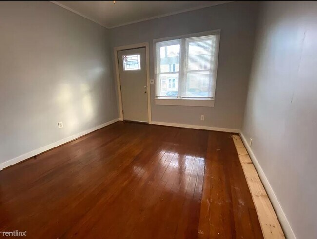 Building Photo - 2 br, 1 bath House - 2411 Elliott Avenue