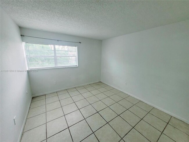 Foto del edificio - 2 bedroom in Pembroke Pines FL 33023