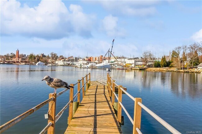 Foto del edificio - 632 Shore Acres Dr