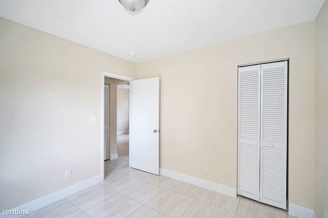 Building Photo - 2 br, 1 bath  - 1940 Washington Ave 2