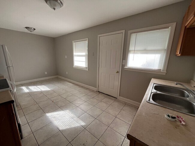 Foto del edificio - Lovely 2BR/1ba house