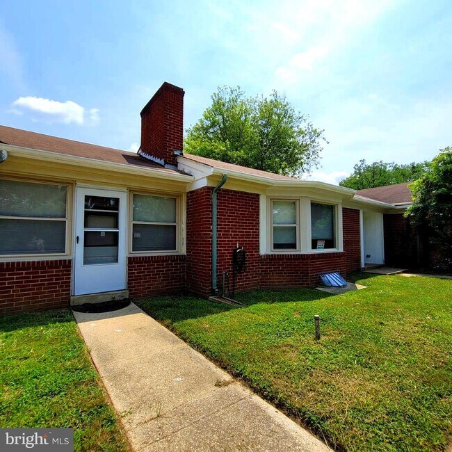 Foto del edificio - 7300 Temple Hill Rd