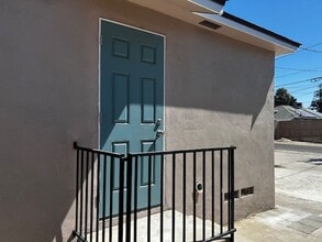 Building Photo - 1008 H St