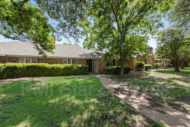 Foto del edificio - 2130 Teakwood Ln