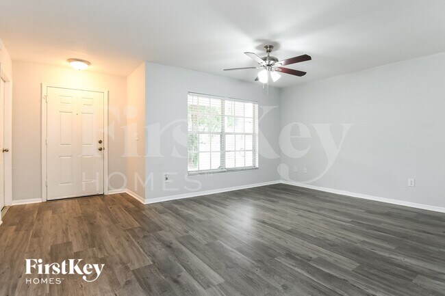 Foto del edificio - 3796 Huntwicke Blvd