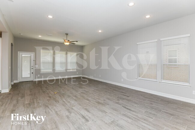 Foto del edificio - 937 Crest Breeze Dr