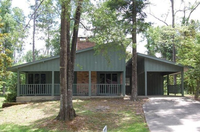 FRONT - 1559 Oakwood Dr