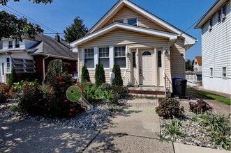 Building Photo - 10 Comfort Pl