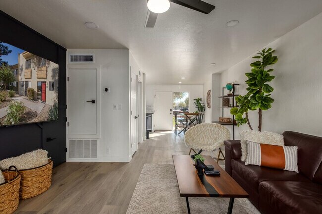 Building Photo - 4620 N 68th St