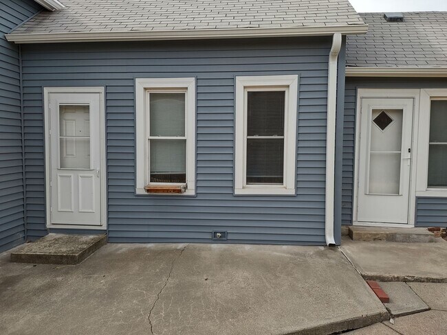 Building Photo - Spacious Blue house with lots of charm.