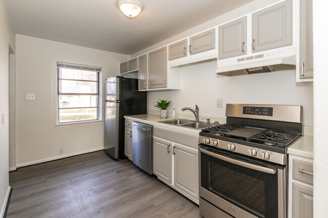 Foto del edificio - 4940 W 11th St