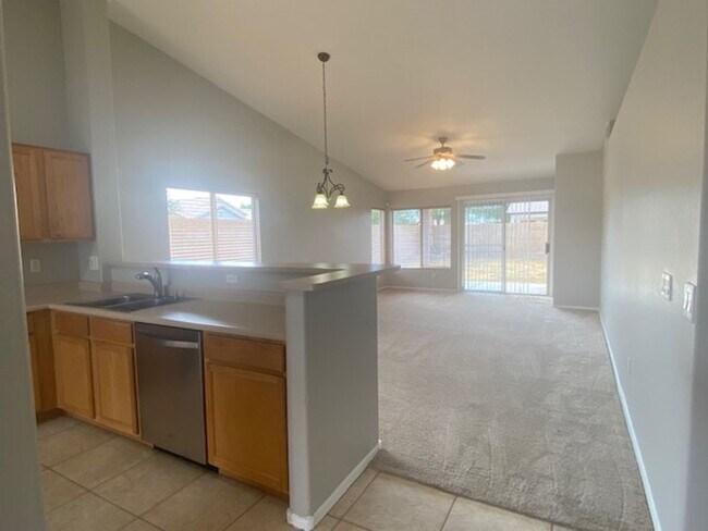 Foto del edificio - SINGLE LEVEL 4 BEDROOM IN GILBERT