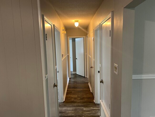 Foto del edificio - 1317 Hillcrest Dr