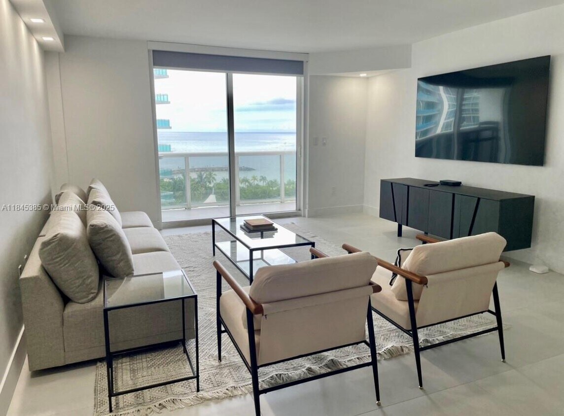 Foto principal - 10275 Collins Ave
