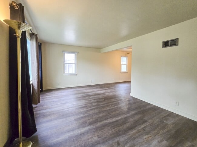 Foto del edificio - 654/656 Ripley Ave