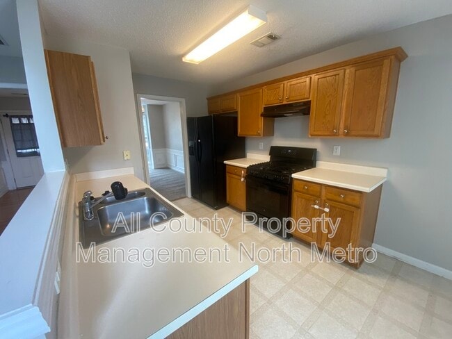 Building Photo - 9155 Friarbridge Dr