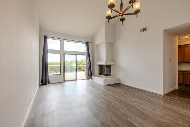 Building Photo - 15614 Via Calanova