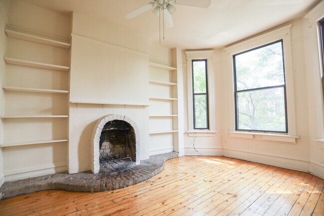 Building Photo - 836 W Cornelia Ave