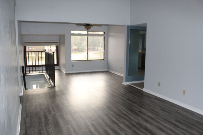 Building Photo - 2 bed, 2 full bath condo in Pelican Bay