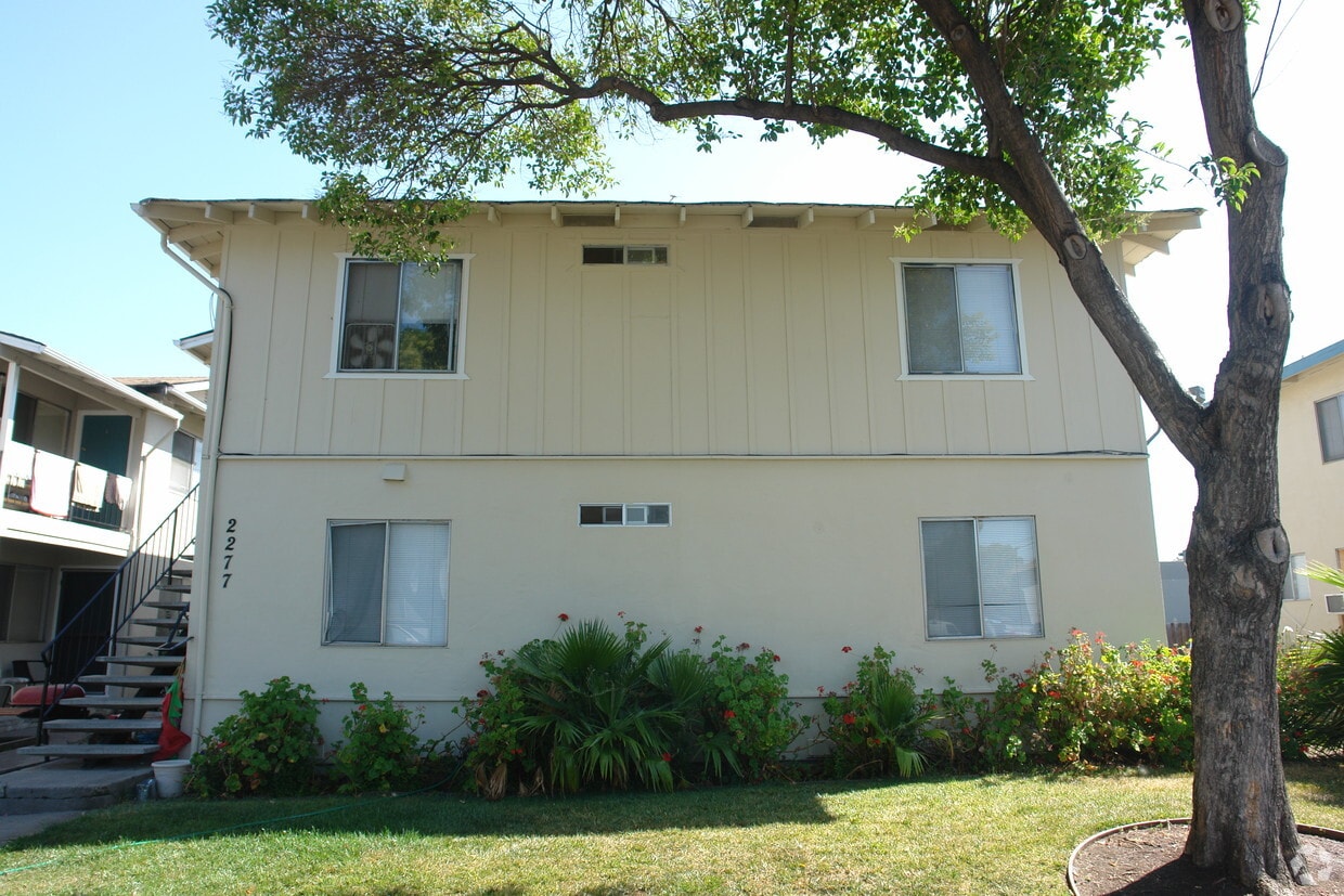 Building Photo - Mission Town Fourplex