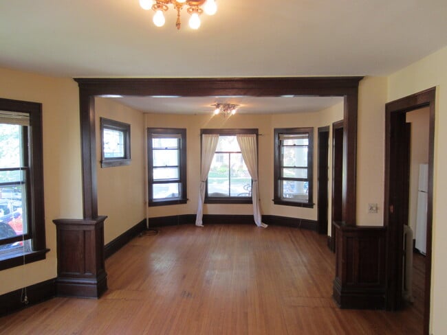 Great Room - 945 Spaight St
