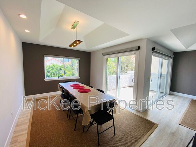 Building Photo - 33 Port Royale Rd