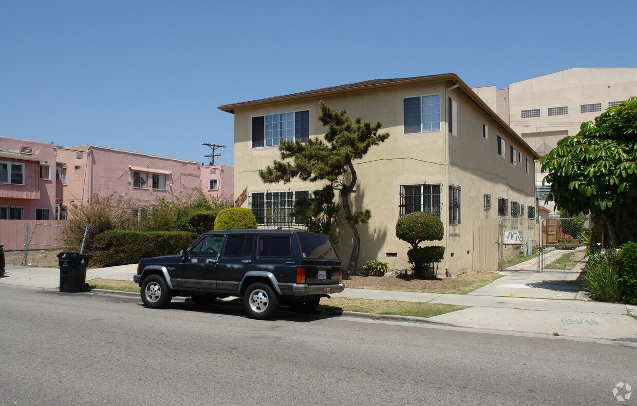 Building Photo - 960 S Catalina St