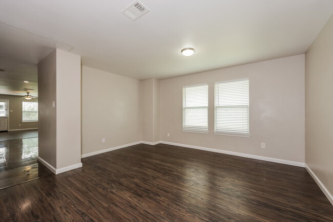 Building Photo - 8820 Elk Creek Ln