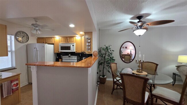 Foto del edificio - 2801 Somerset Dr
