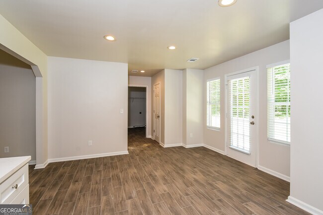 Building Photo - 10311 Commons Crossing