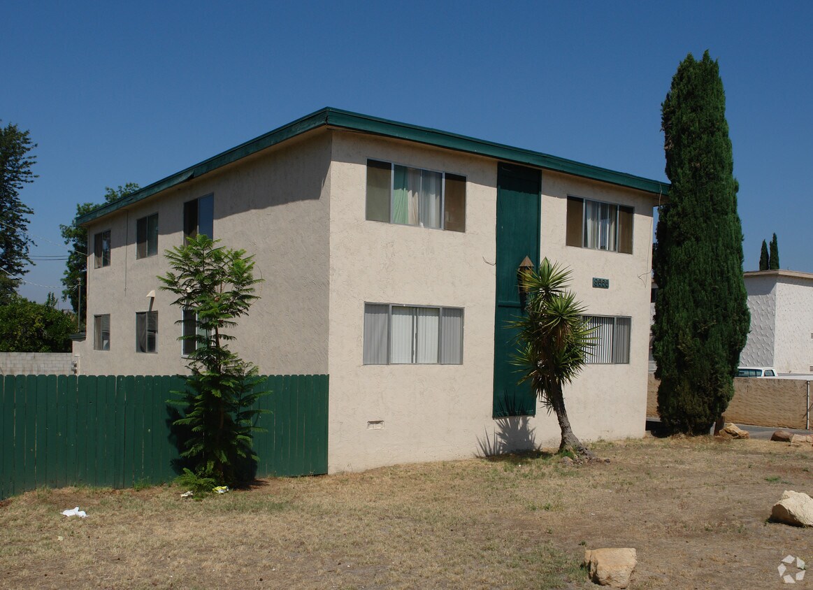 Building Photo - 9666 Los Coches Rd