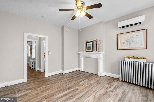 Building Photo - 15 E 4th St