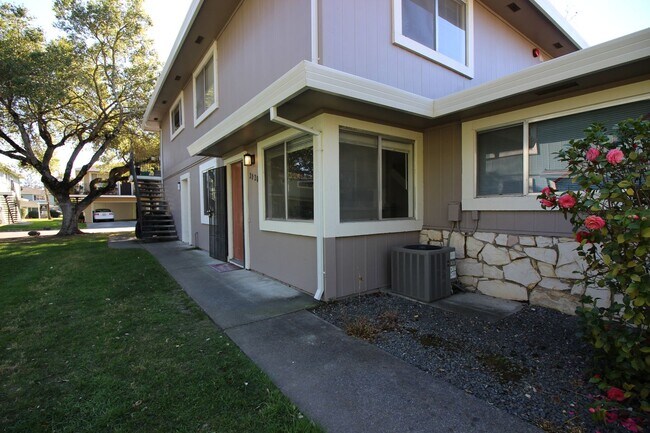 Building Photo - 2 Bedroom Condo Near Coddingtown