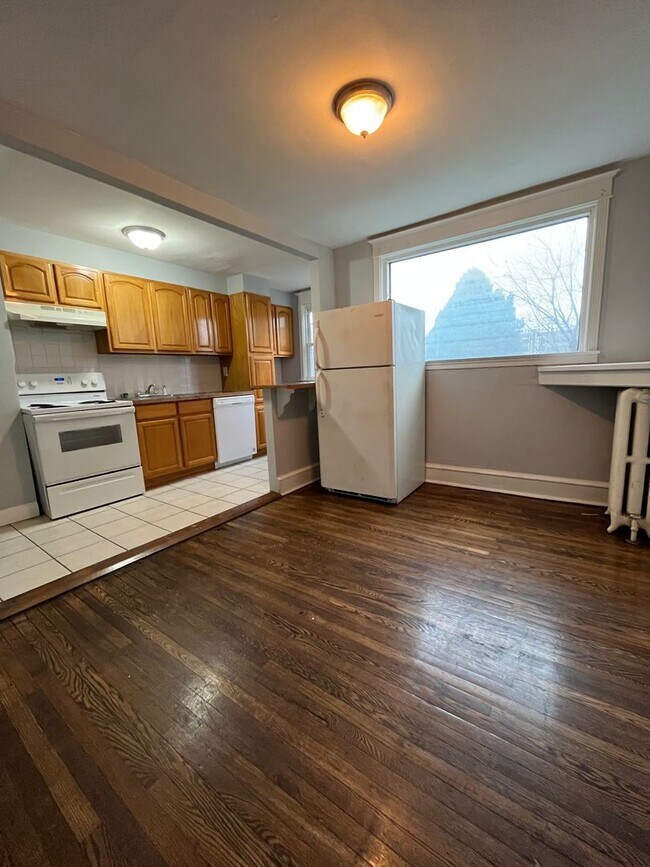 Building Photo - Renovated 2 Bedroom, 1 Bath in Upper Darby