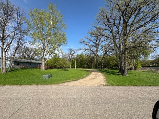 Building Photo - 460 W Bridge Ave