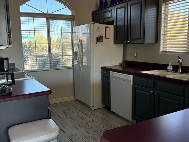 Kitchen - 1952 W Demetrie Loop