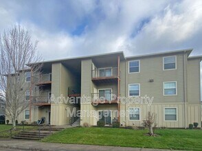 Building Photo - 522 Catron St N
