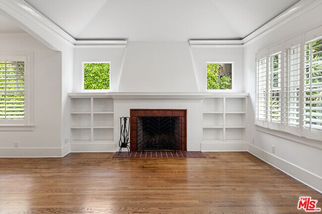 Foto del edificio - 521 Westbourne Dr