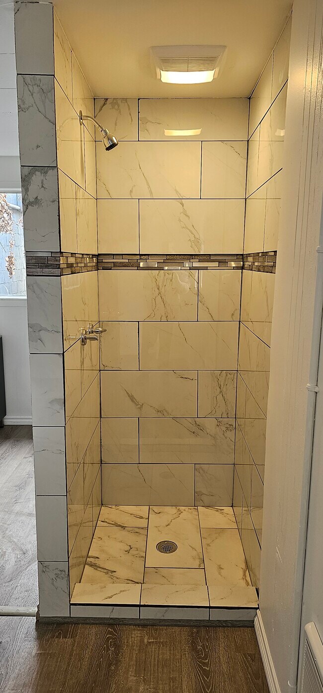 Shower - 5541 NE 72nd Ave Apartments