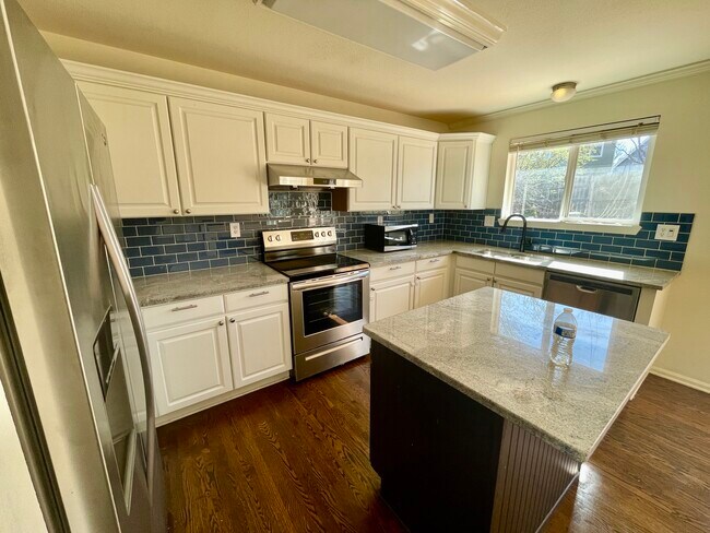 Building Photo - 1422 Hyacinth Way