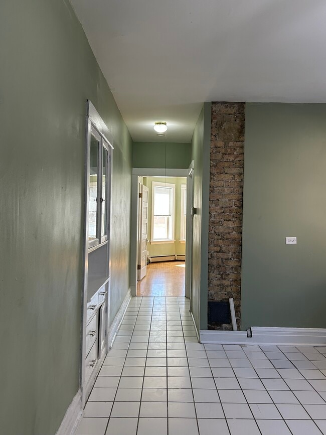 Building Photo - 2749 N Ashland Ave