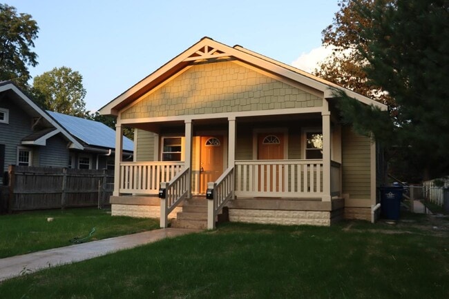 Building Photo - 6021 N College Ave