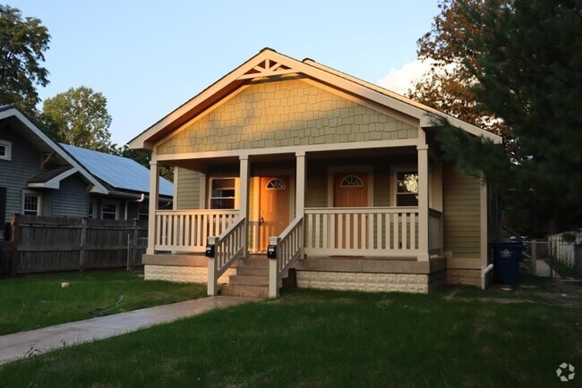 Building Photo - 6021 N College Ave