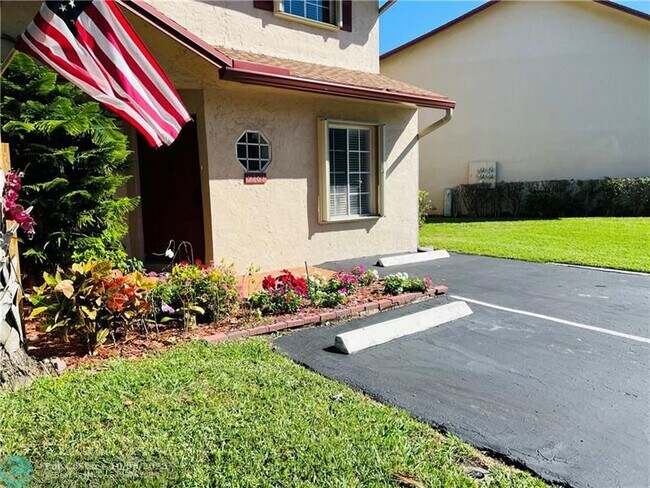 Foto del edificio - 9761 NW 37th St