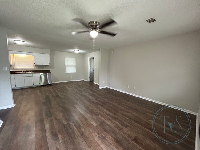 Building Photo - 993 White Cir