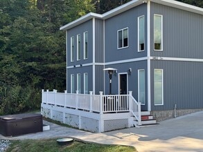 Building Photo - 3402 Birds Creek Rd