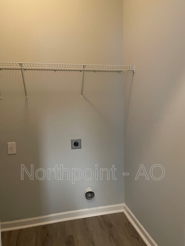 Building Photo - 8641 Thomas Ln